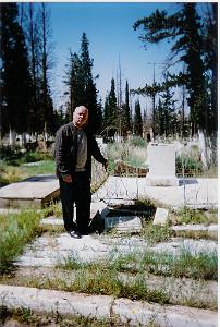 VOYAGE DU 22 29 04 2006 800 Perregaux cimetiere les restes de la tombe familiale